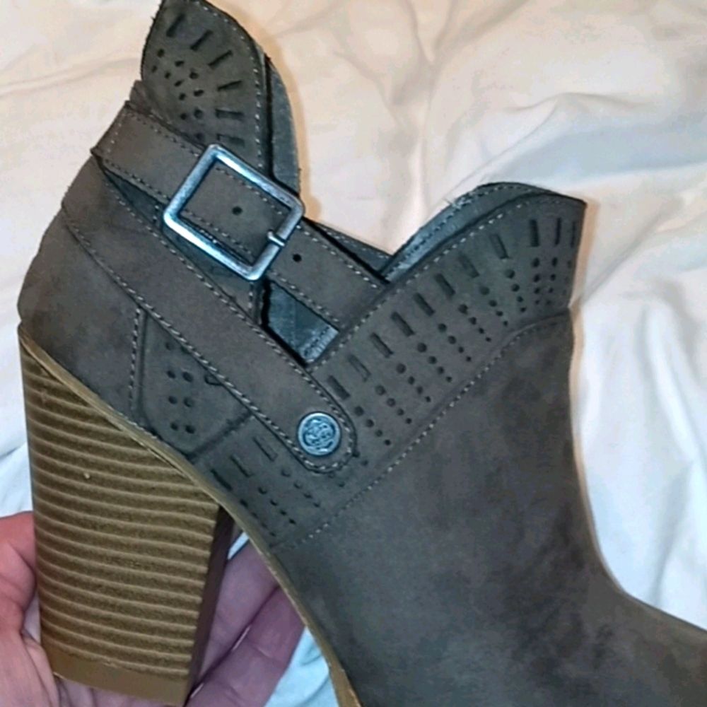 Ankle boots
